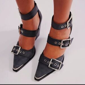 Jeffrey Campbell Emilia shoes (Like new, unworn)